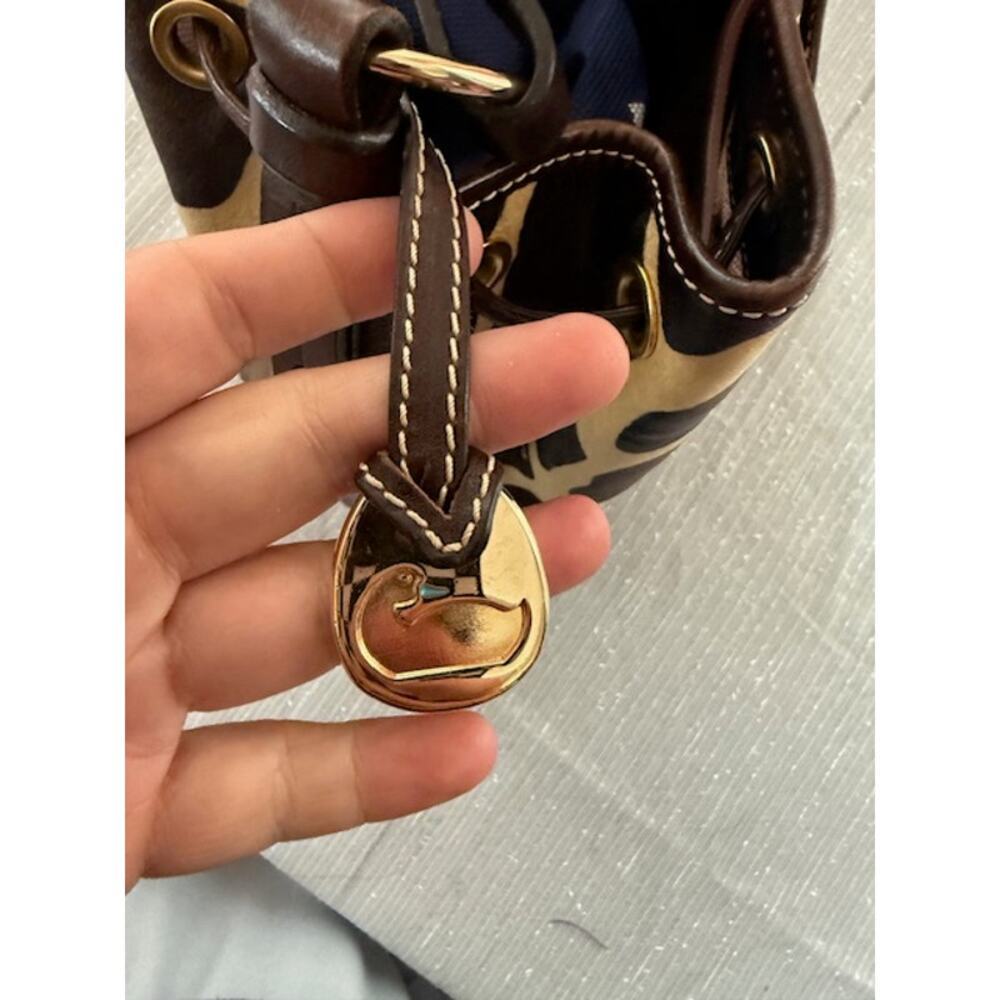 DOONEY & BOURKE GIRRAFFE PRINT DRAWSTRING SHOULDER BAG WITH DUST BAG - Picture 5 of 16